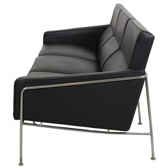 For Sale Arne Jacobsen 3.seater 3303 sofa in black leather